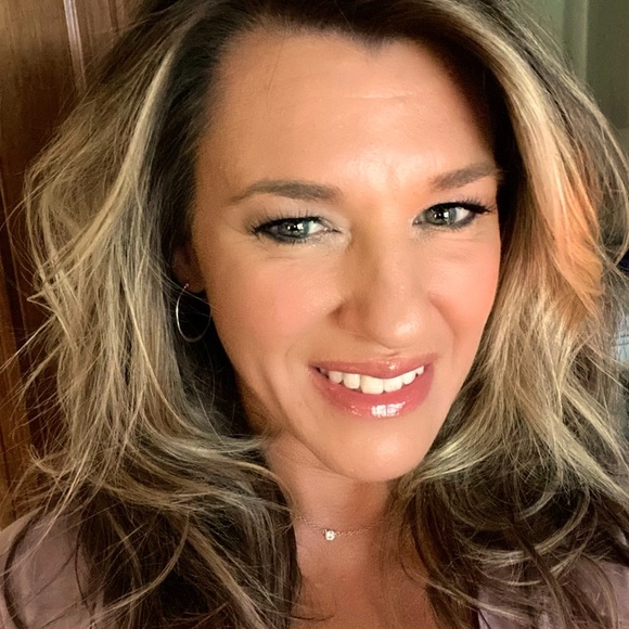 Meet your Posher, Amy - Picture 2 of 2